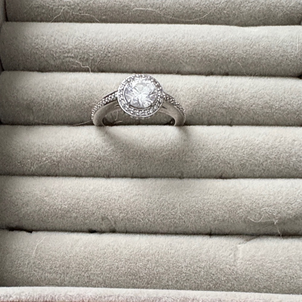 Elegant Silver Women's Ring